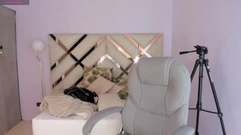 Kylie Reyes  online show from April 16, 7:36 pm