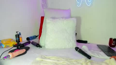 kylie Sttel online show from December 31, 3:55 am