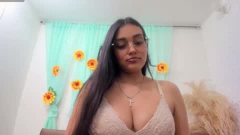 Snapshot of kylie_sweett_ chatting on December 1, 2:33 pm kylye online show from December 1, 2:33 pm