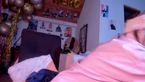 Snapshot of kyliekandy chatting on February 2, 3:21 am online show from February 2, 3:21 am