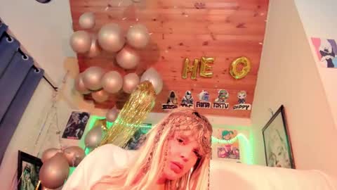 Snapshot of kyliekandy chatting on February 22, 3:45 am online show from February 22, 3:45 am