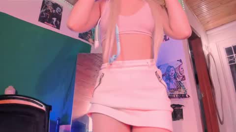 Snapshot of kyliekandy chatting on September 26, 11:53 pm online show from September 26, 11:53 pm