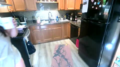 kylie not jenner online show from April 25, 6:05 pm