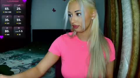 Snapshot of kylieoneadams chatting on November 7, 8:09 pm kylie online show from November 7, 8:09 pm