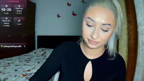 Snapshot of kylieoneadams chatting on November 12, 7:20 am kylie online show from November 12, 7:20 am