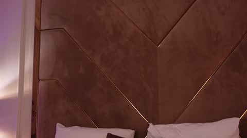 Snapshot of kylievee chatting on January 26, 5:34 am Kylie online show from January 26, 5:34 am