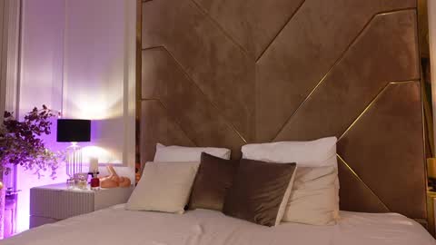 Snapshot of kylievee chatting on January 27, 4:09 am Kylie online show from January 27, 4:09 am