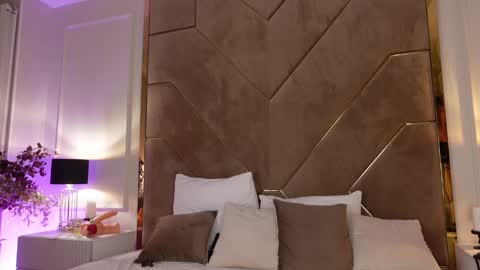 Snapshot of kylievee chatting on February 13, 5:37 am Kylie online show from February 13, 5:37 am