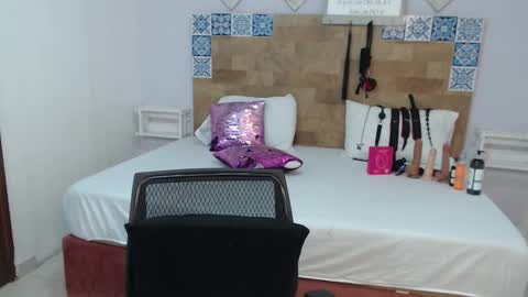 Kylie online show from November 20, 9:53 am