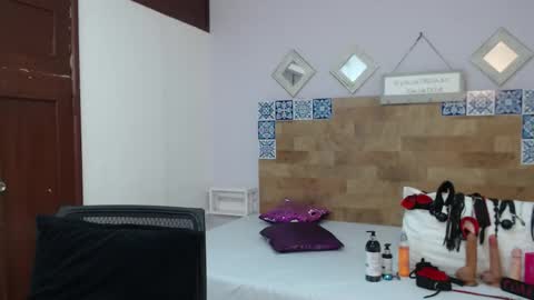 Kylie online show from December 4, 11:08 am