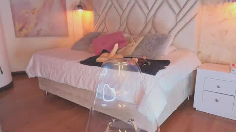 Snapshot of kylle_2050 chatting on February 1, 11:43 am Kyle online show from February 1, 11:43 am