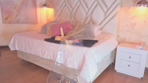 Snapshot of kylle_2050 chatting on February 6, 11:43 am Kyle online show from February 6, 11:43 am