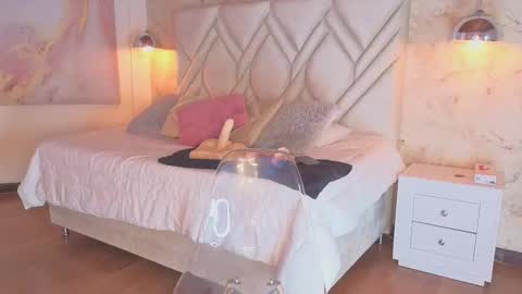 Snapshot of kylle_2050 chatting on February 11, 11:43 am Kyle online show from February 11, 11:43 am