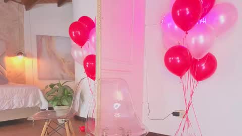 Snapshot of kylle_2050 chatting on February 14, 11:42 am Kyle online show from February 14, 11:42 am