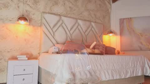 Snapshot of kylle_2050 chatting on October 22, 11:21 am Kyle online show from October 22, 11:21 am