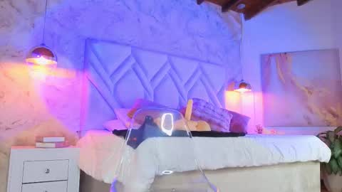 Snapshot of kylle_2050 chatting on October 31, 11:22 am Kyle online show from October 31, 11:22 am