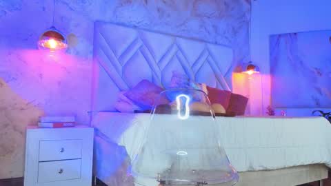 Snapshot of kylle_2050 chatting on December 4, 11:19 am Kyle online show from December 4, 11:19 am