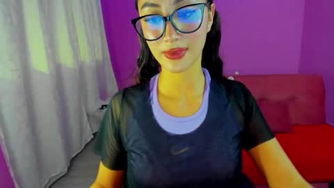 Kym Giraldo online show from November 25, 5:18 am