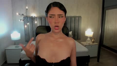 Snapshot of kymroses chatting on October 23, 9:35 pm KymRoses online show from October 23, 9:35 pm