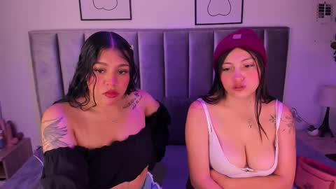 Snapshot of kyra_right chatting on November 12, 1:44 pm Emily Laila online show from November 12, 1:44 pm