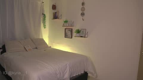 schedule 300 pm - 1100pm colombia time online show from February 22, 1:22 am