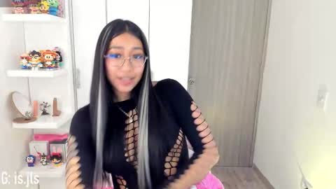 Snapshot of kyy_isa chatting on October 3, 3:14 am IG online show from October 3, 3:14 am