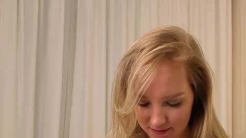 Snapshot of l1n4luv chatting on October 12, 9:14 pm lina online show from October 12, 9:14 pm