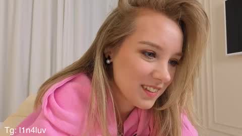 Snapshot of l1n4luv chatting on November 2, 9:17 pm lina online show from November 2, 9:17 pm