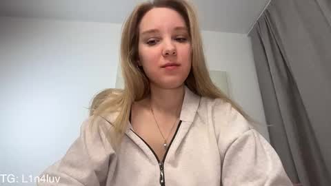 lina online show from March 31, 1:18 am