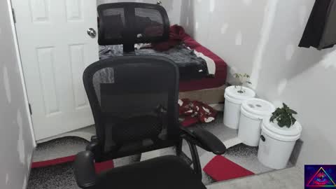 Snapshot of l1v1nth3dr3am chatting on November 10, 9:41 am l1v1nth3dr3am online show from November 10, 9:41 am