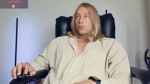 Snapshot of l_adonis_l chatting on November 10, 10:36 am Adonis online show from November 10, 10:36 am