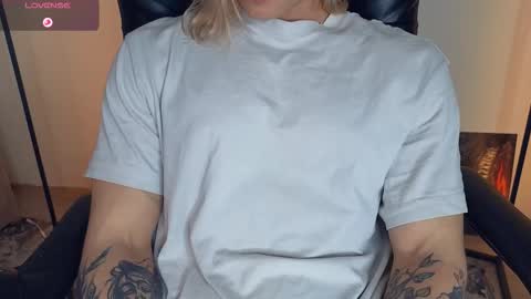 Snapshot of l_adonis_l chatting on November 16, 10:10 am Adonis online show from November 16, 10:10 am