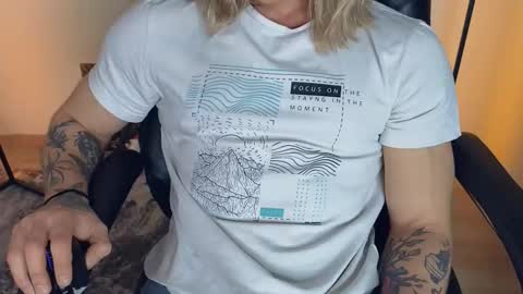 Snapshot of l_adonis_l chatting on November 17, 11:49 am Adonis online show from November 17, 11:49 am