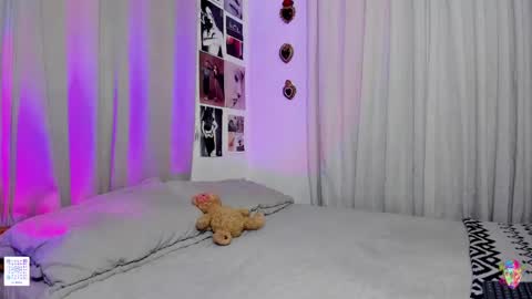 Snapshot of la_briela chatting on January 9, 2:11 am Help me reach 50 likes online show from January 9, 2:11 am