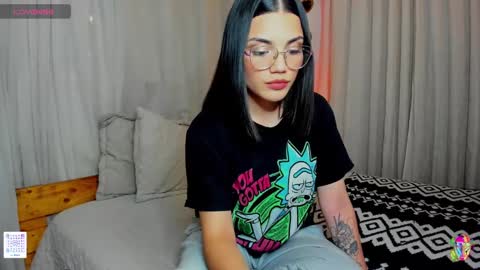 Snapshot of la_briela chatting on January 19, 2:47 am Help me reach 50 likes online show from January 19, 2:47 am