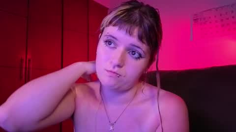 Snapshot of la_femme_fatale_ chatting on November 27, 12:35 am Hanna FREE ONLYFANS online show from November 27, 12:35 am