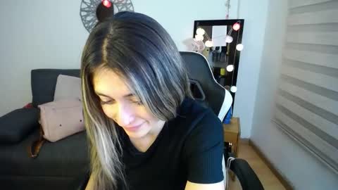 Snapshot of la_rola_ chatting on November 18, 12:49 am Catalina online show from November 18, 12:49 am