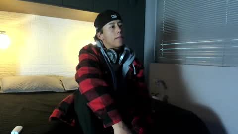 labrinthteasing online show from October 15, 12:05 pm