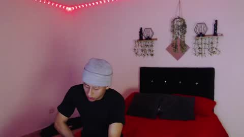 labrinthteasing online show from April 16, 2:07 pm