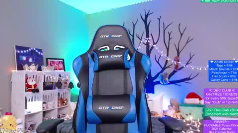 Lacey Bloom online show from December 5, 1:25 am