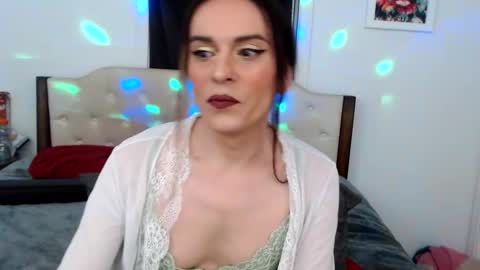 Snapshot of laceyphoenix1 chatting on October 2, 2:51 am Lacey Phoenix online show from October 2, 2:51 am