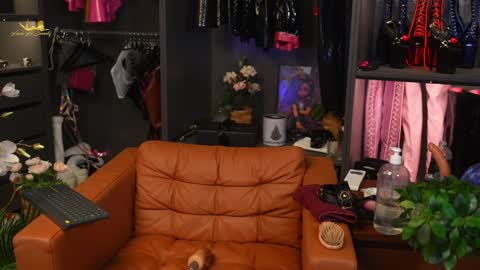 Snapshot of lacie_le_beauty chatting on December 27, 8:18 pm Latex Lacie online show from December 27, 8:18 pm