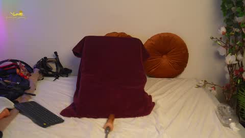 Snapshot of lacie_le_beauty chatting on March 4, 5:56 pm Latex Lacie online show from March 4, 5:56 pm