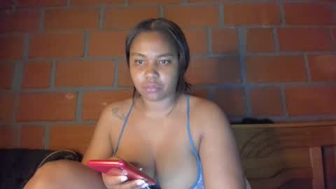 Snapshot of ladahear_ chatting on December 10, 5:28 am Akyra online show from December 10, 5:28 am