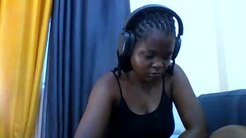 Snapshot of ladar_ chatting on February 22, 4:35 am vida online show from February 22, 4:35 am