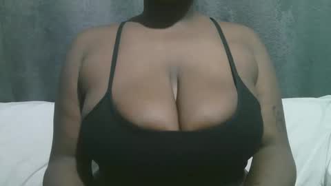 Snapshot of lady_dearra chatting on September 17, 1:07 am lady_dearra online show from September 17, 1:07 am