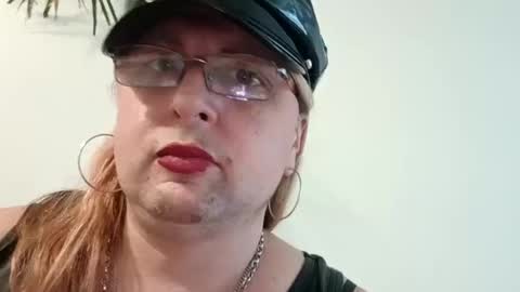 Snapshot of lady_delilah_ts chatting on October 19, 9:04 pm Delilah-Catherine online show from October 19, 9:04 pm