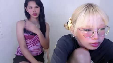 Snapshot of lady_galacticax chatting on January 6, 11:51 am online show from January 6, 11:51 am