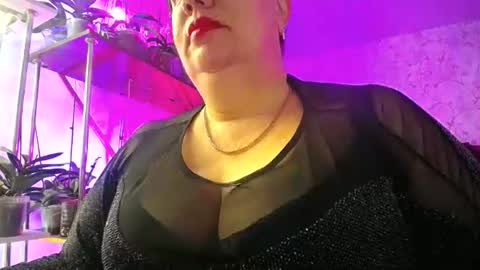 Snapshot of lady_gloria chatting on November 17, 5:35 am Lady Gloria online show from November 17, 5:35 am