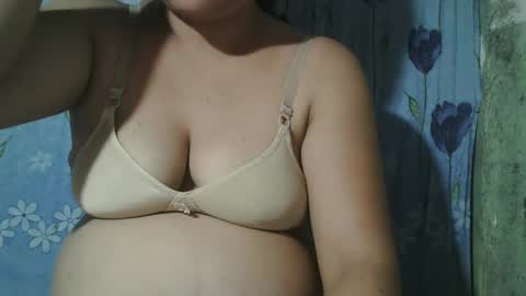 Snapshot of lady_love063 chatting on January 23, 9:18 am lady_love063 online show from January 23, 9:18 am